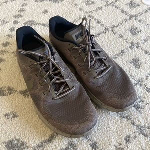 Nike Tennis shoes(MENS)